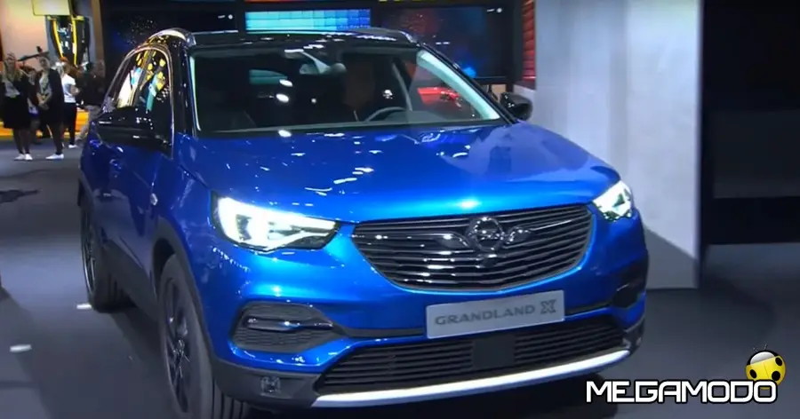 Il CEO Michael Lohscheller annuncia la prima ibrida plug-in di Opel a Francoforte