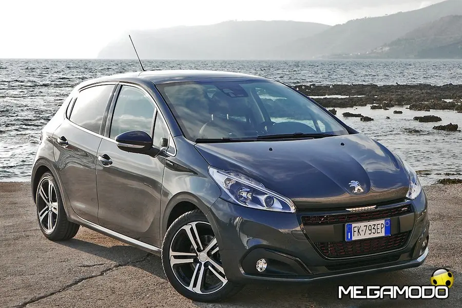 Peugeot 208 GT Line, quando una passione è più forte dell'amore