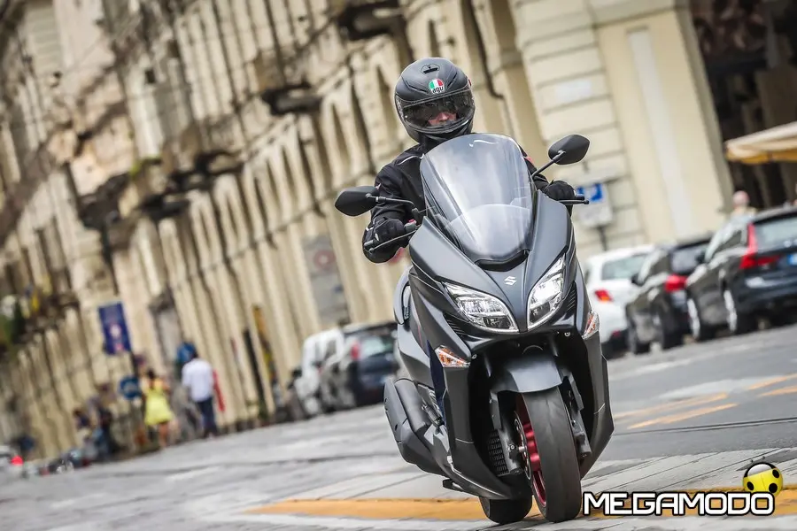 Nuovo BURGMAN 400: l’Atleta Elegante torna a Torino