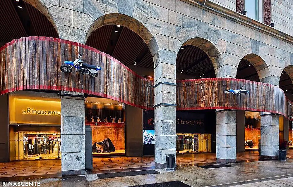 Polini motori alla rinascente di Milano con Cristiano Urban e Love to Ride