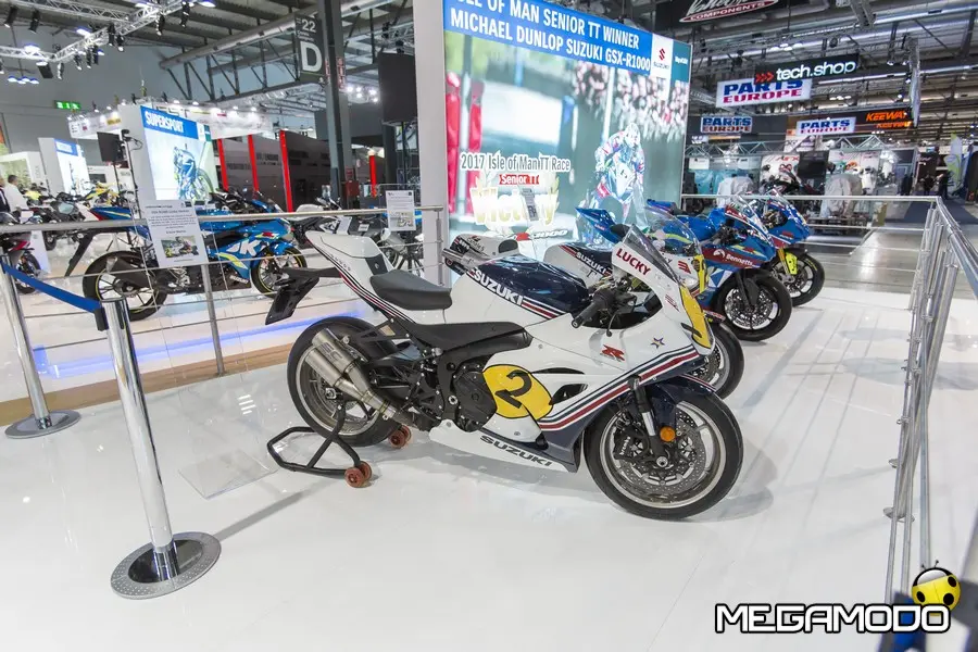 Suzuki consegna a Marco Lucchinelli la GSX-R1000