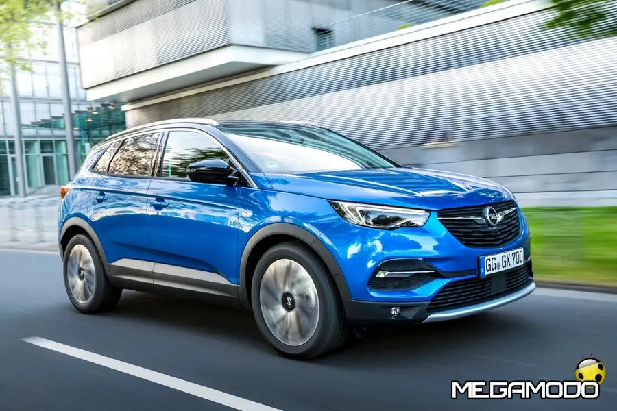 Con Opel sempre connessi senza impegnare le mani