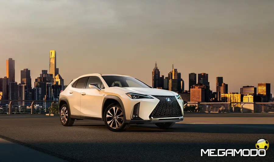 LEXUS UX mostrato per la prima volta