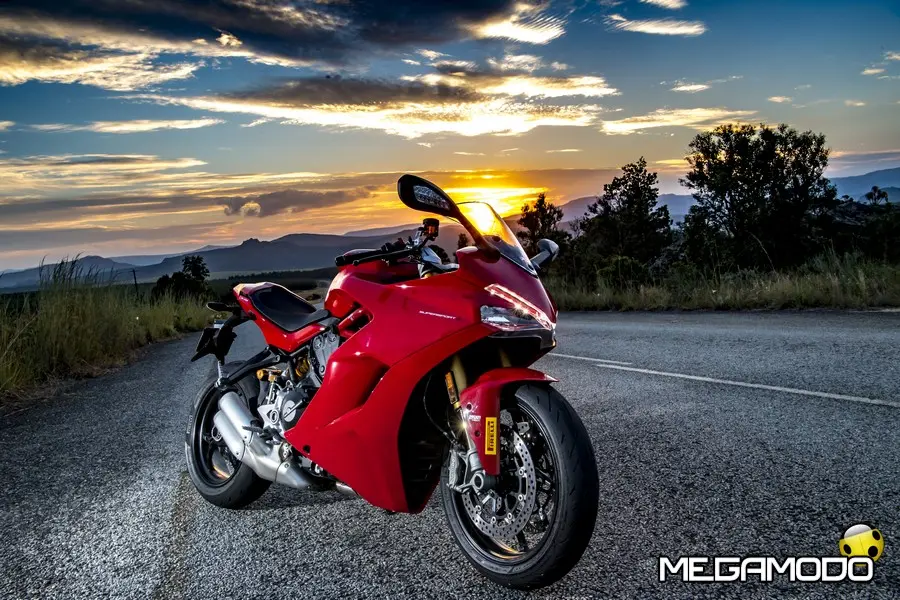 Pirelli presenta il pneumatico Diablo Rosso Corsa II