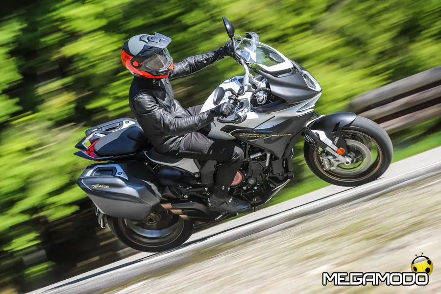 MV Agusta presenta Turismo Veloce 800 Lusso SCS