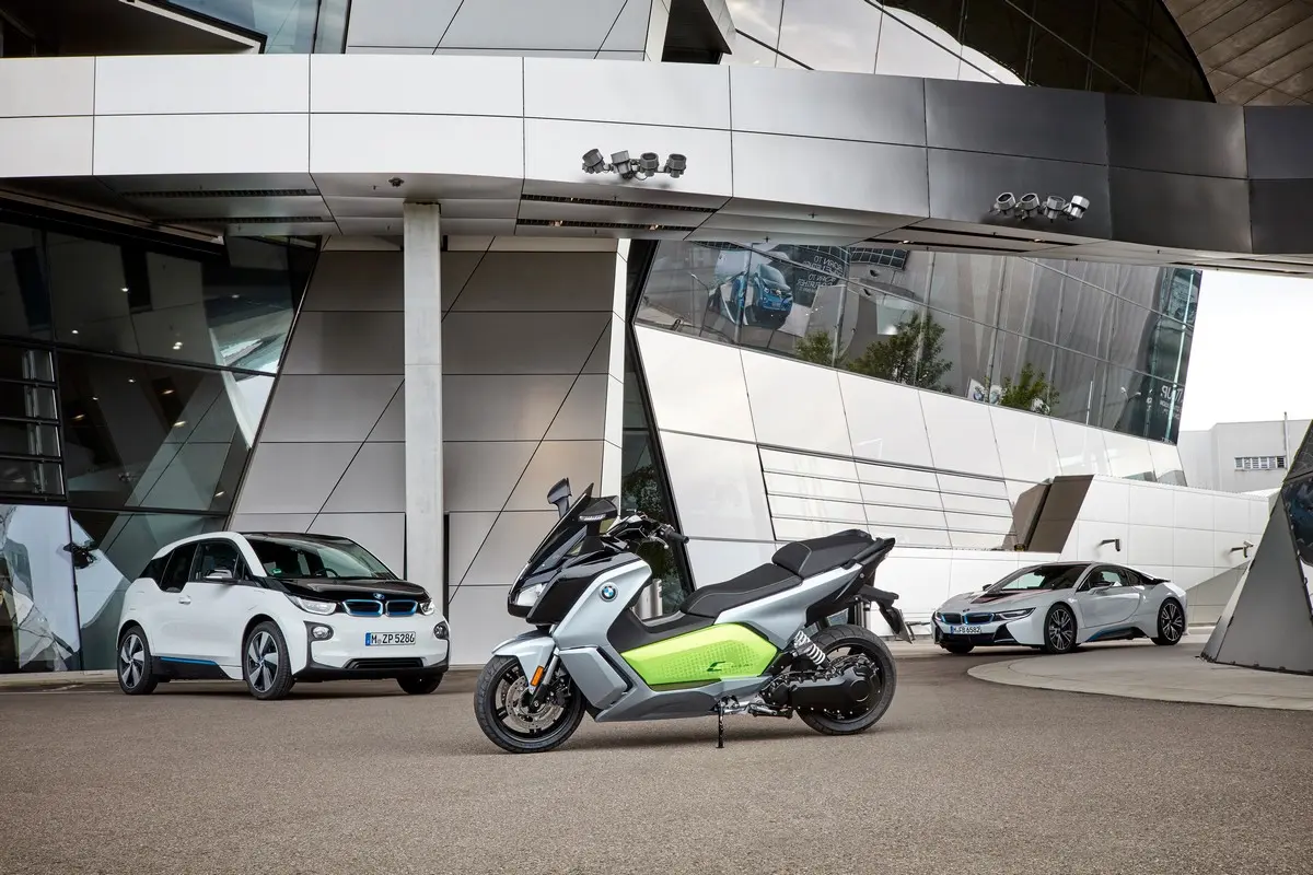 La mobilità del futuro secondo BMW