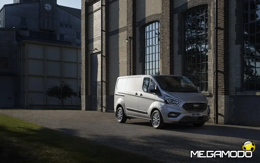 Ford presenta Transit Custom plug-in hybrid all'IAA di Hannover