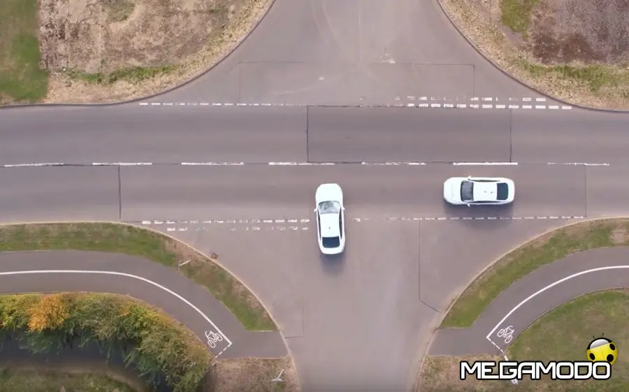 Ford sperimenta la tecnologia Intersection Priority Management, per un futuro senza semafori!