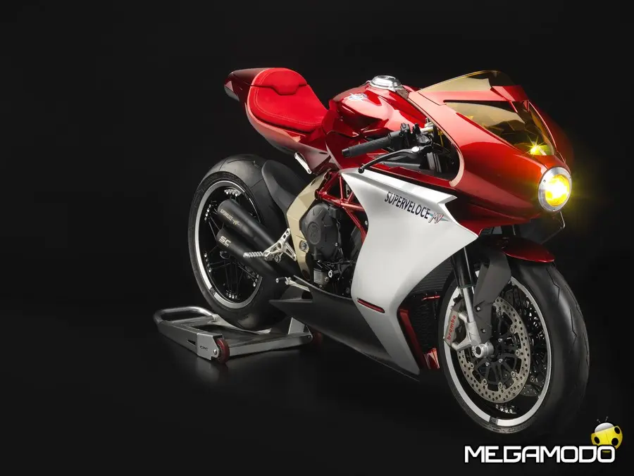 MV Agusta Superveloce 800 debutta a EICMA 2018