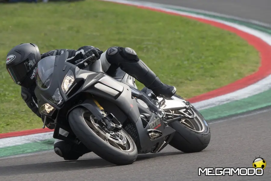 Aprilia RSV4 1110 Factory e RSV4 RR svelate a EICMA 2018