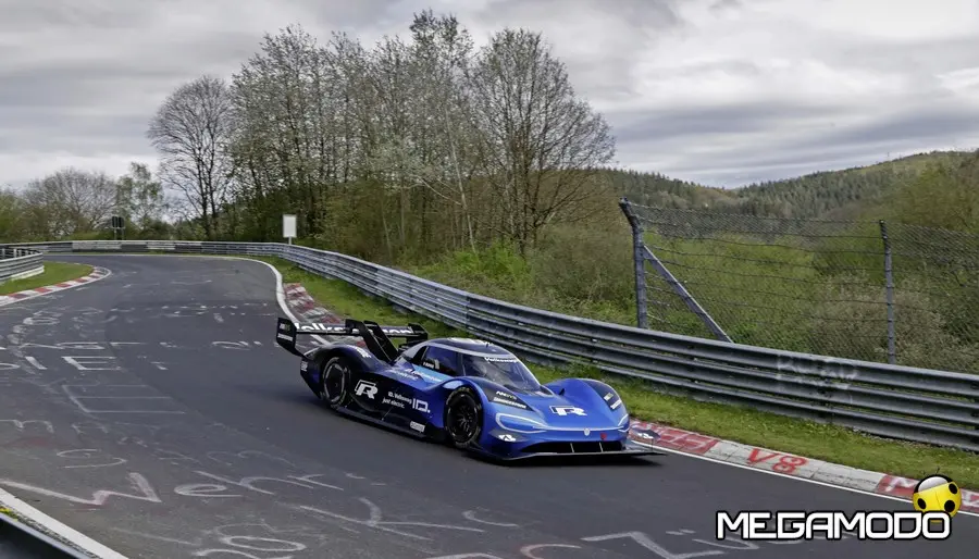 La Volkswagen ID.R al Nürburgring-Nordschleife