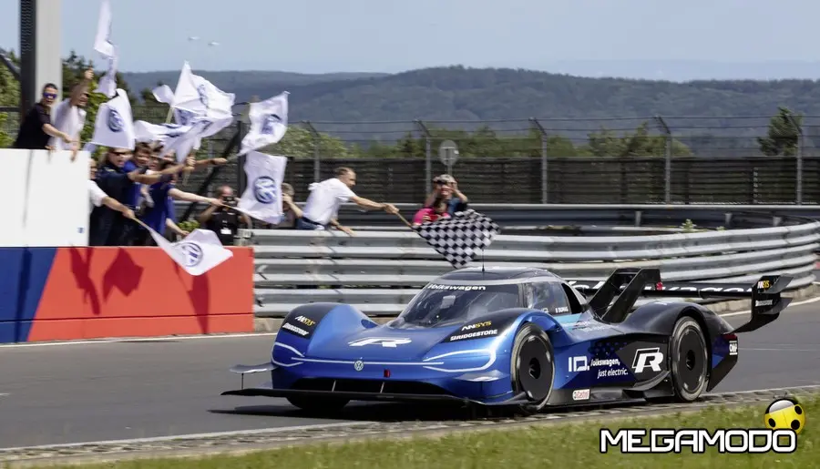 La Volkswagen ID.R ottiene il record elettrico al Nürburgring-Nordschleife