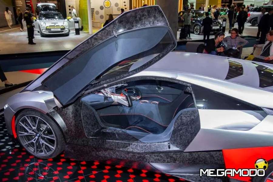 BMW M Vision Next vestito in Alcantara