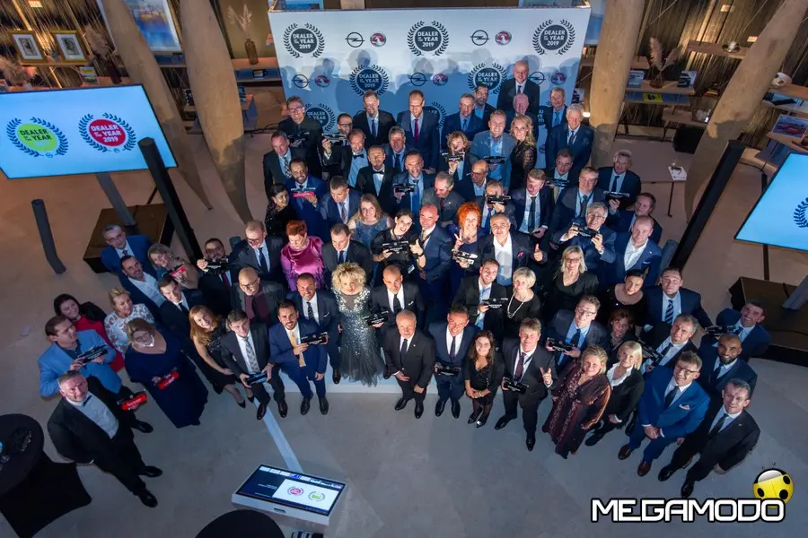 OPEL premia 33 concessionari di 20 Paesi per l'anno 2019