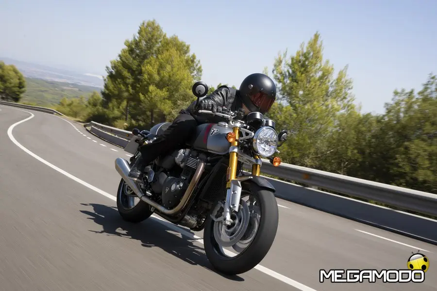 Triumph presenta la nuova Thruxton RS