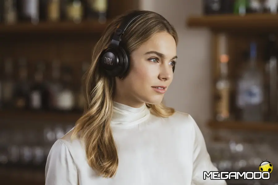 JBL presenta la nuova serie di cuffie CLUB