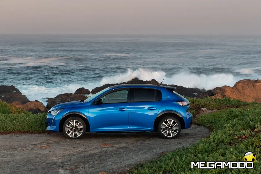 Nuove Peugeot e-208 e SUV e-2008 100% elettriche sono guidabili anche dai neopatentati