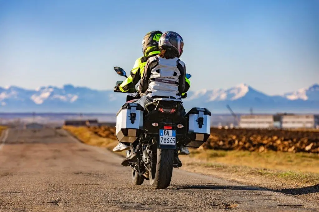 Mototurismo: GIVI presenta le valigie laterali Trekker Alaska