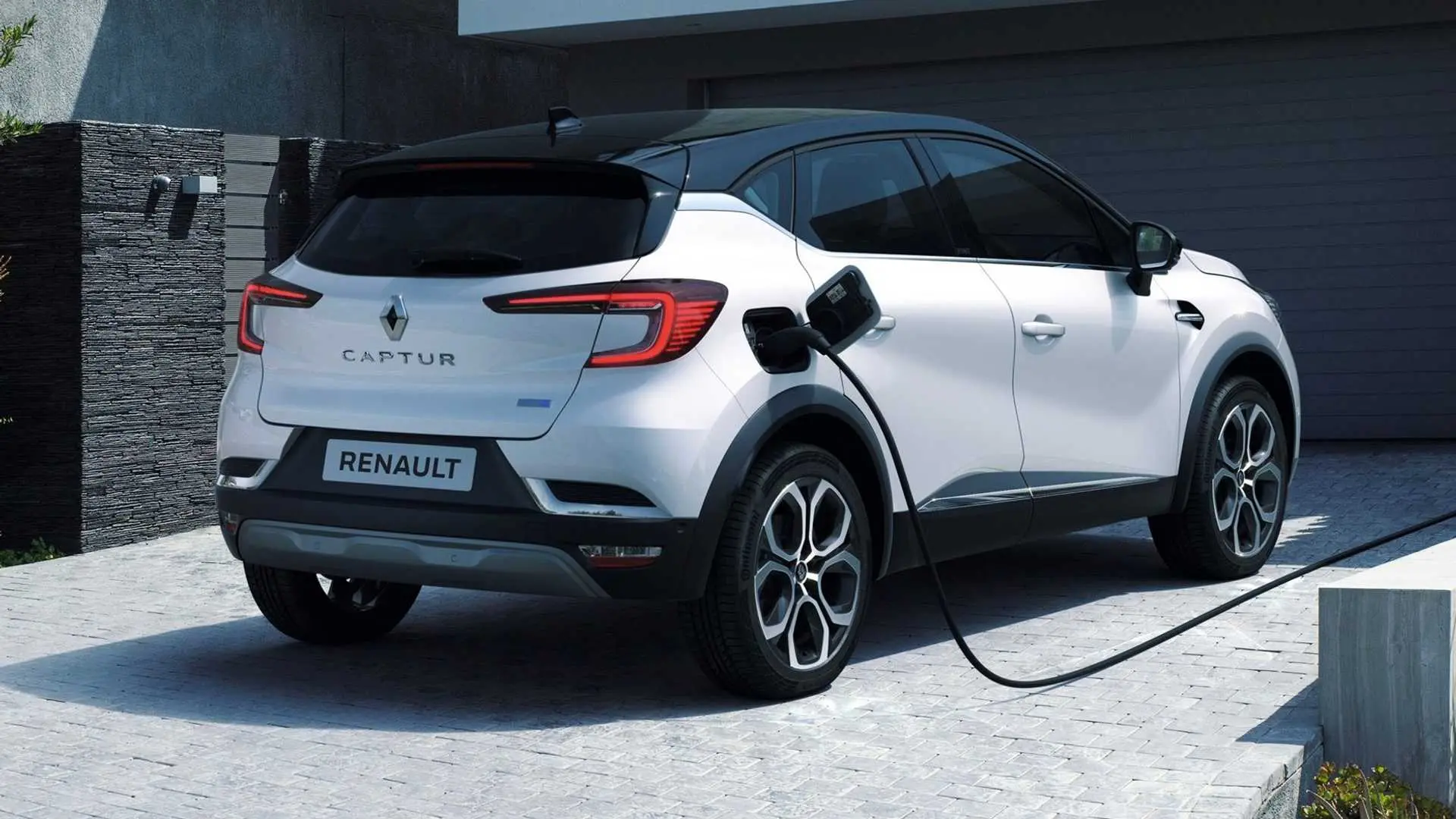 Renault Captur E-Tech, la plug-in più accessibile del mercato