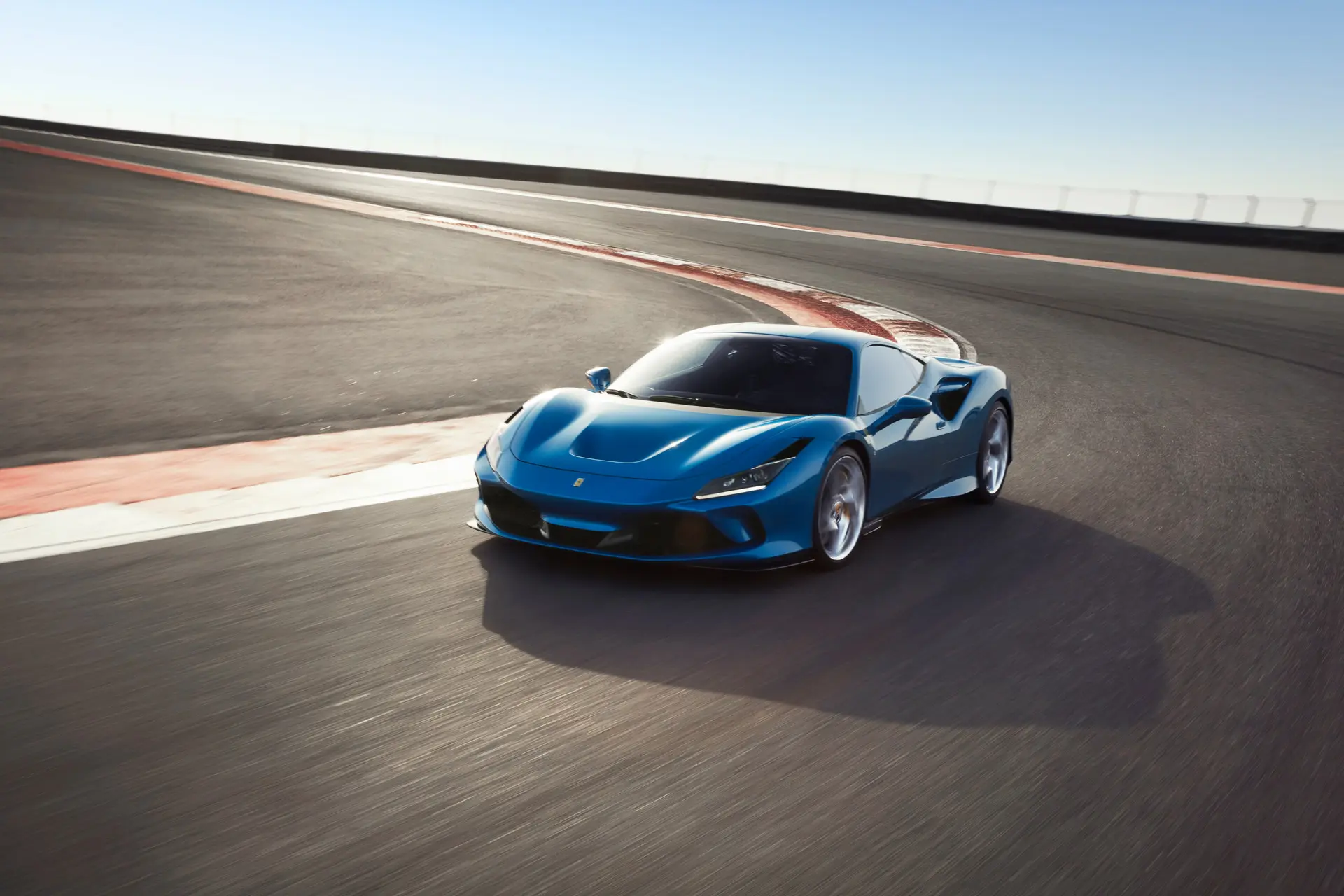 Ferrari: la F8 Tributo trionfa agli Sport Auto Award 2020