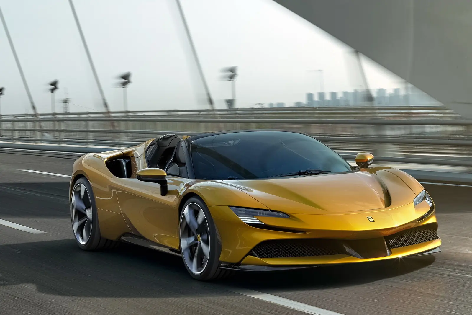 Ferrari SF90 Spider: supercar ibrida da 1000 CV