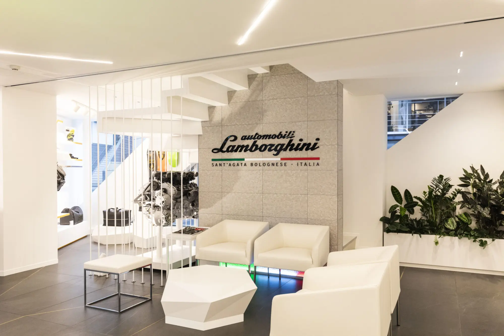 Lamborghini: ecco la Lounge Tokyo e l' "Ad Personam Studio"