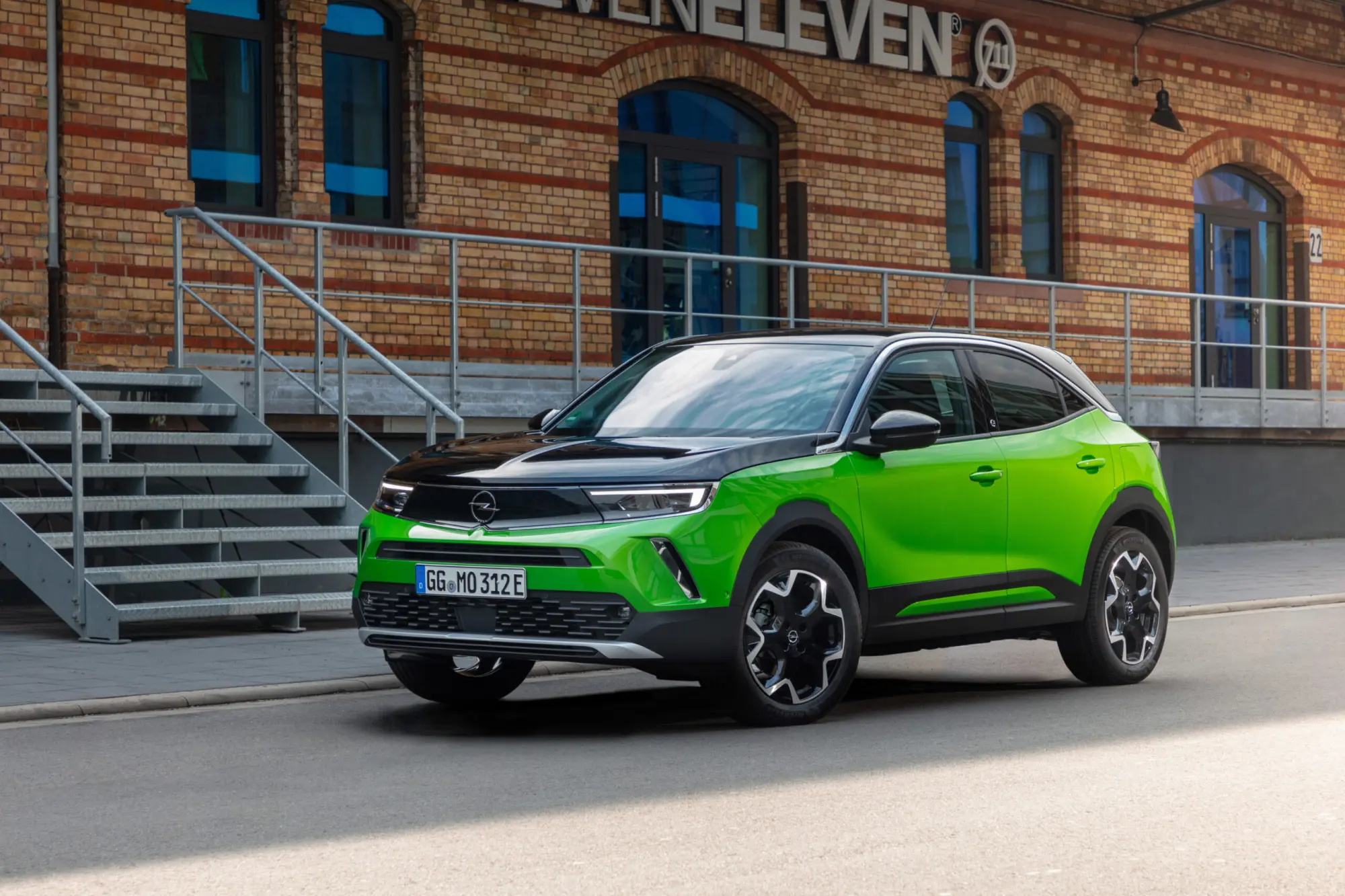 Opel: Mokka-e vince il "Connected Car Award"