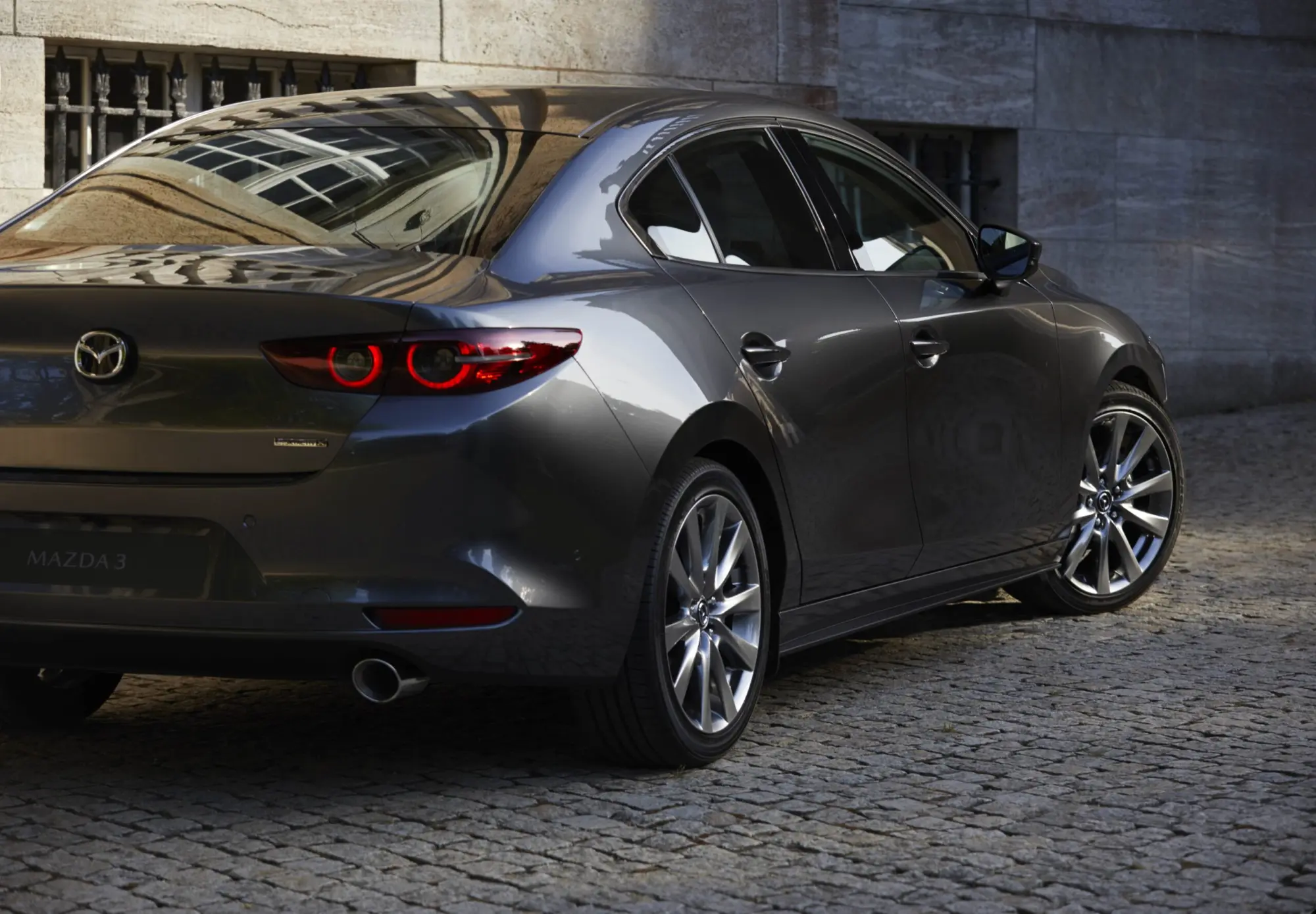 Mazda 3 Sedan: il fascino della berlina di classe