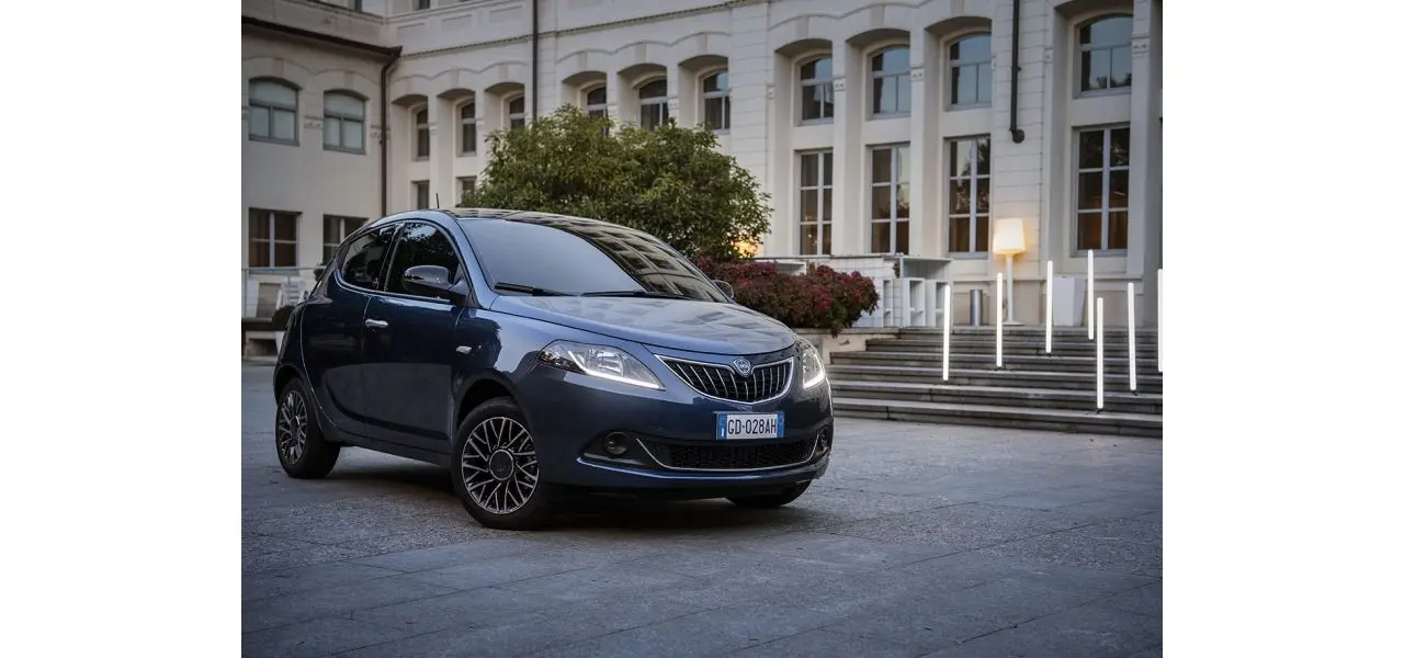 Nuova Ypsilon: più elegante e con il kit Eco Chic