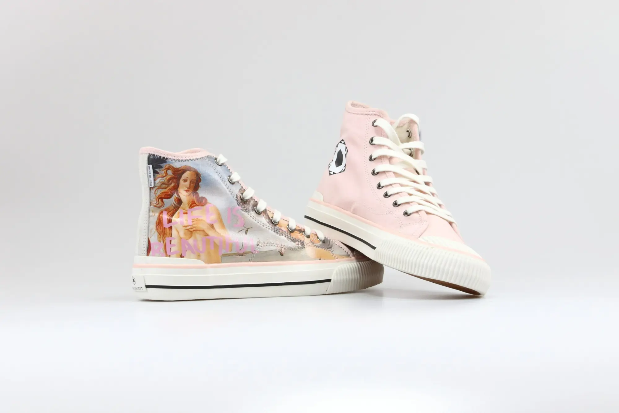 Moaconcept: ecco la capsule collection dell'artista Andrea Crespi