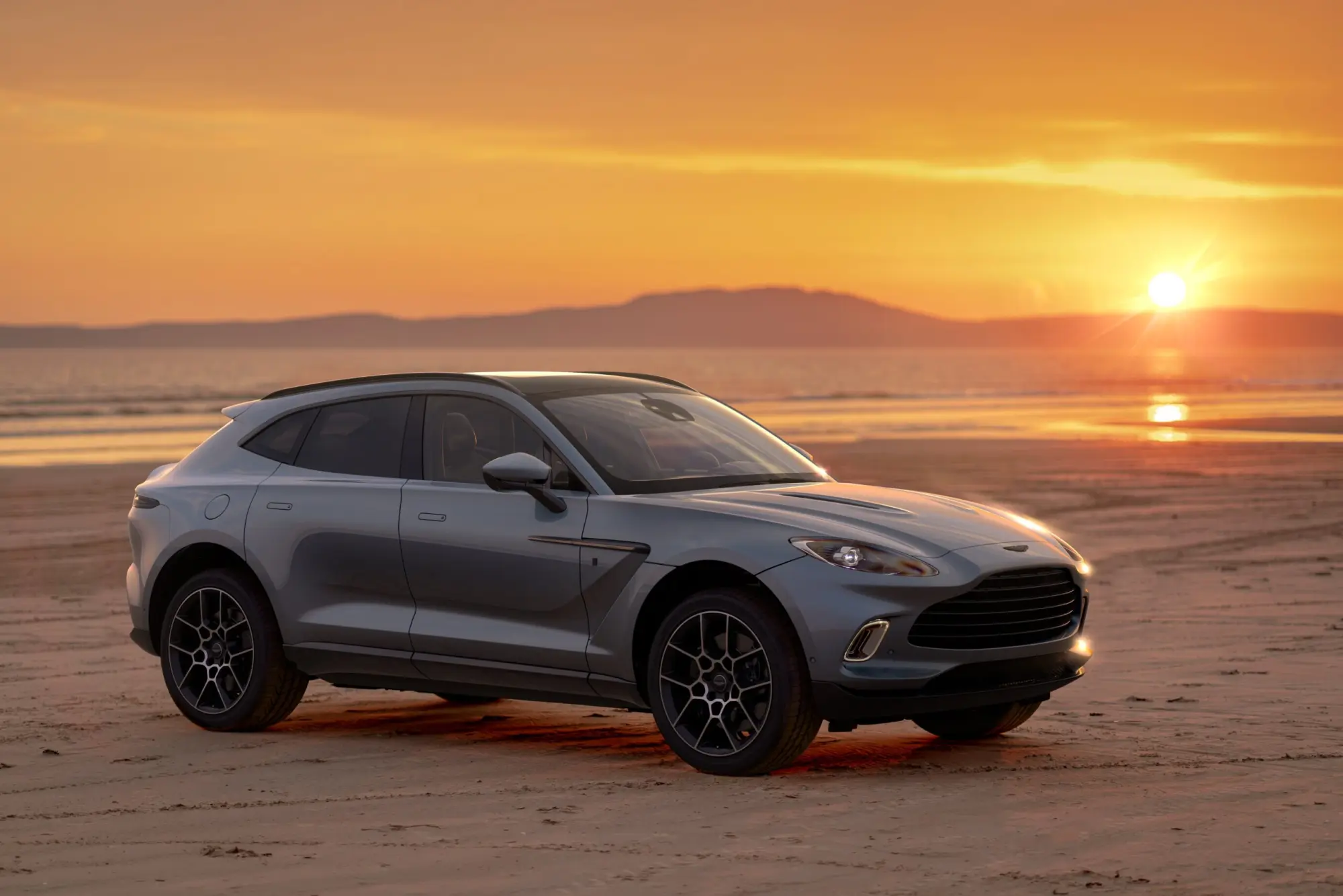 Aston Martin DBX Bowmore Edition: l’essenza di due brand lusso britannici