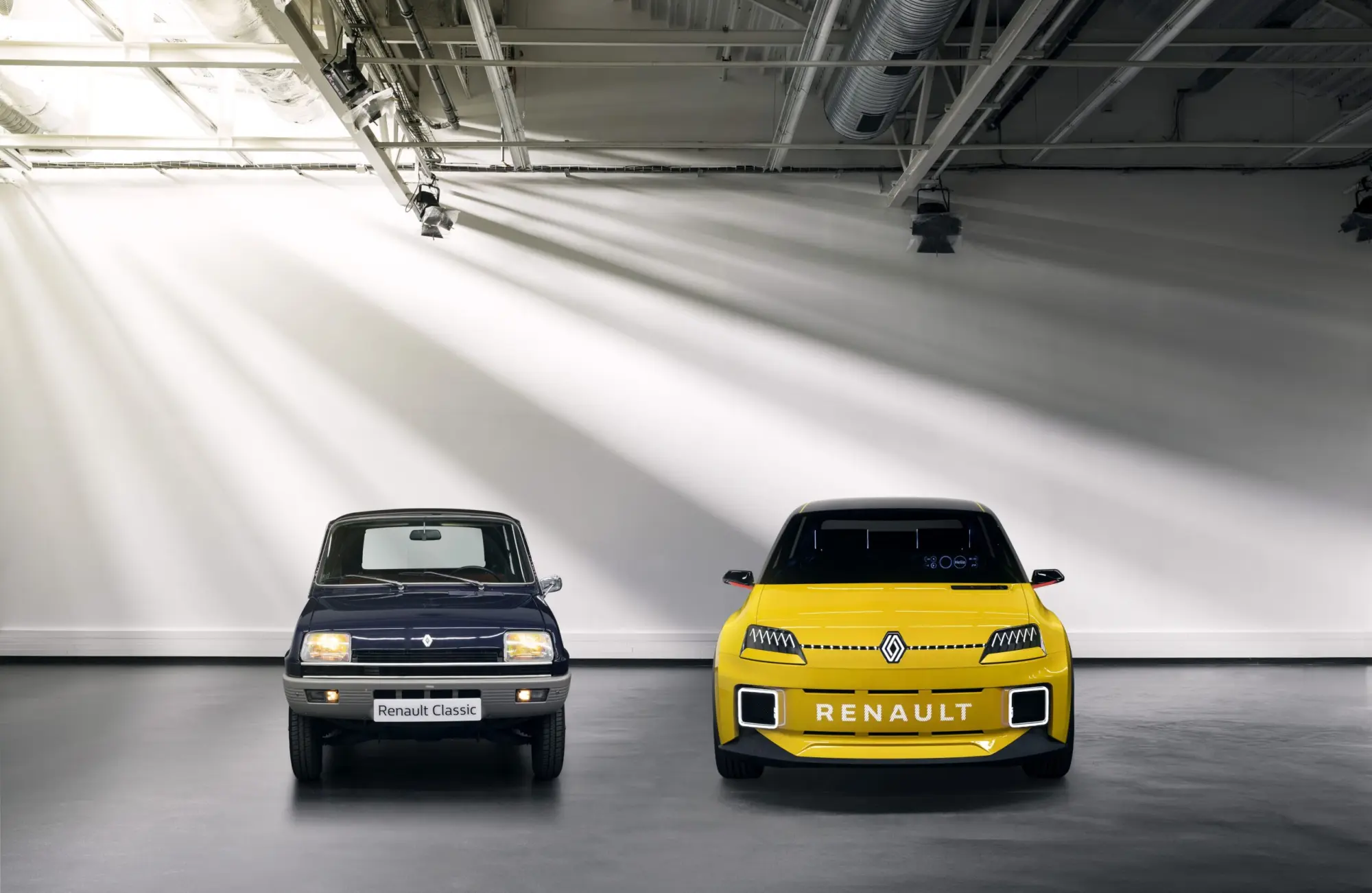 Renault 5 Prototype: l'auto che ammicca con i fari