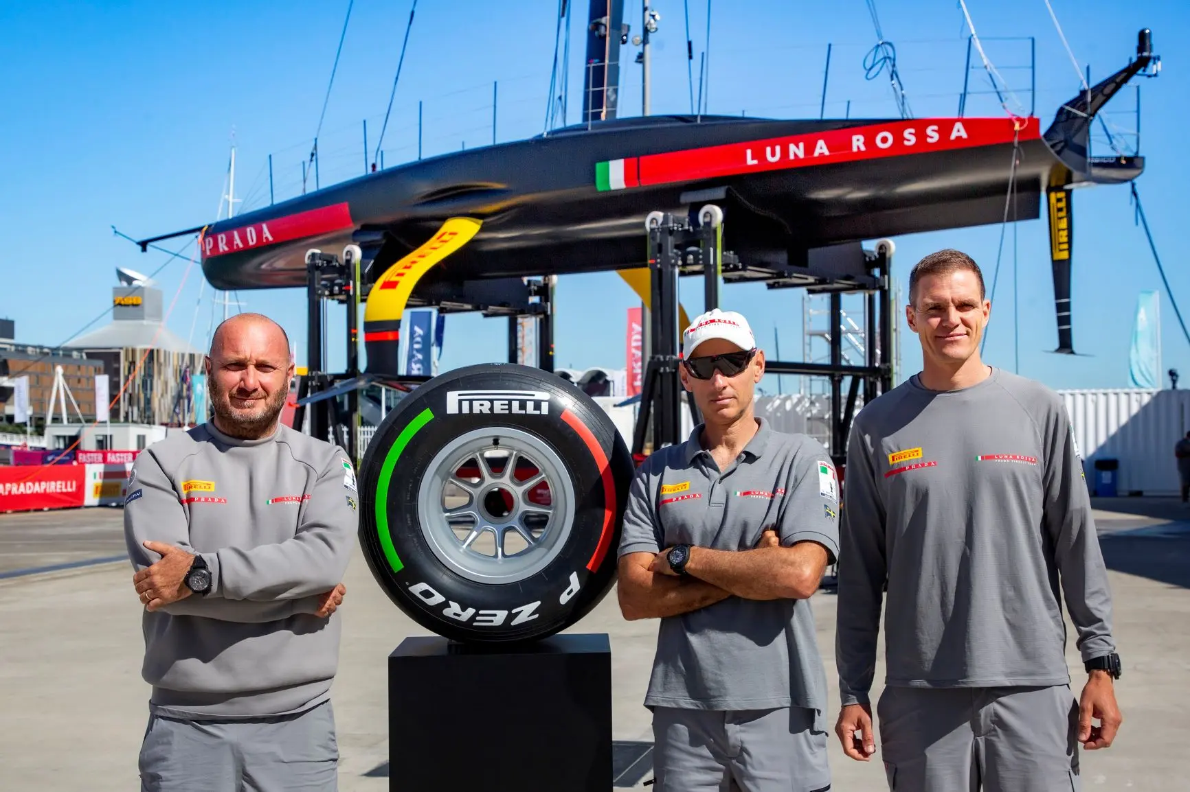 Pirelli: all'asta un pneumatico da F1 firmato dal Team Luna Rossa