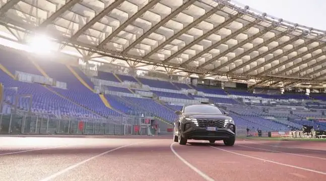 Hyundai e AS Roma riportano il calore e le voci dei tifosi allo stadio (il video)