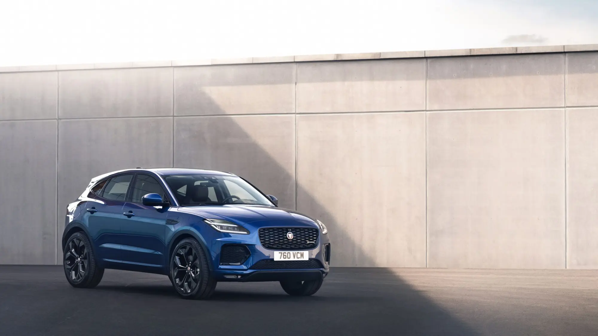 Jaguar E-PACE si arricchisce della versione R-Dynamic Black Edition