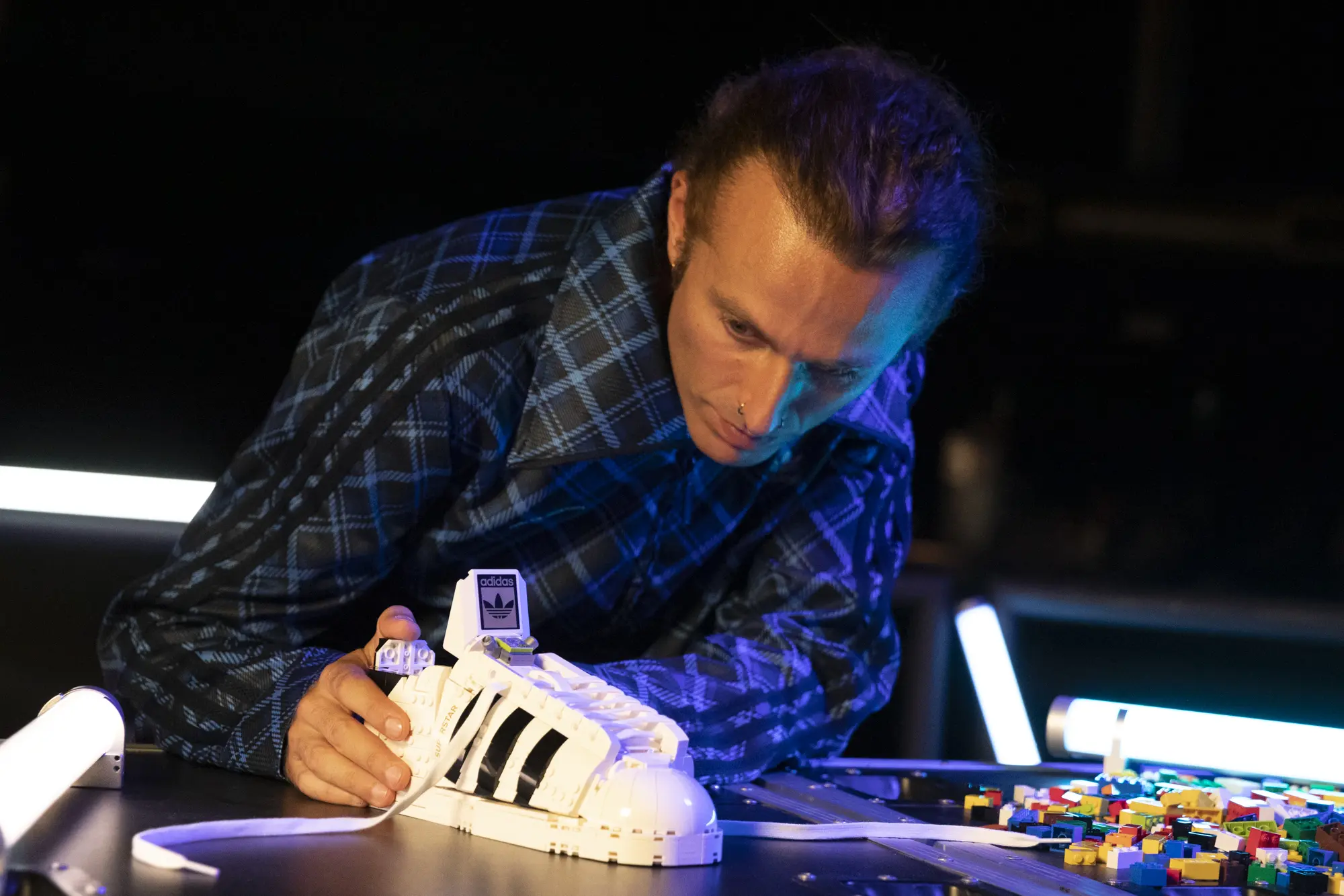 Street art e musica: Ghemon nella squadra creativa di LEGO Italia e adidas