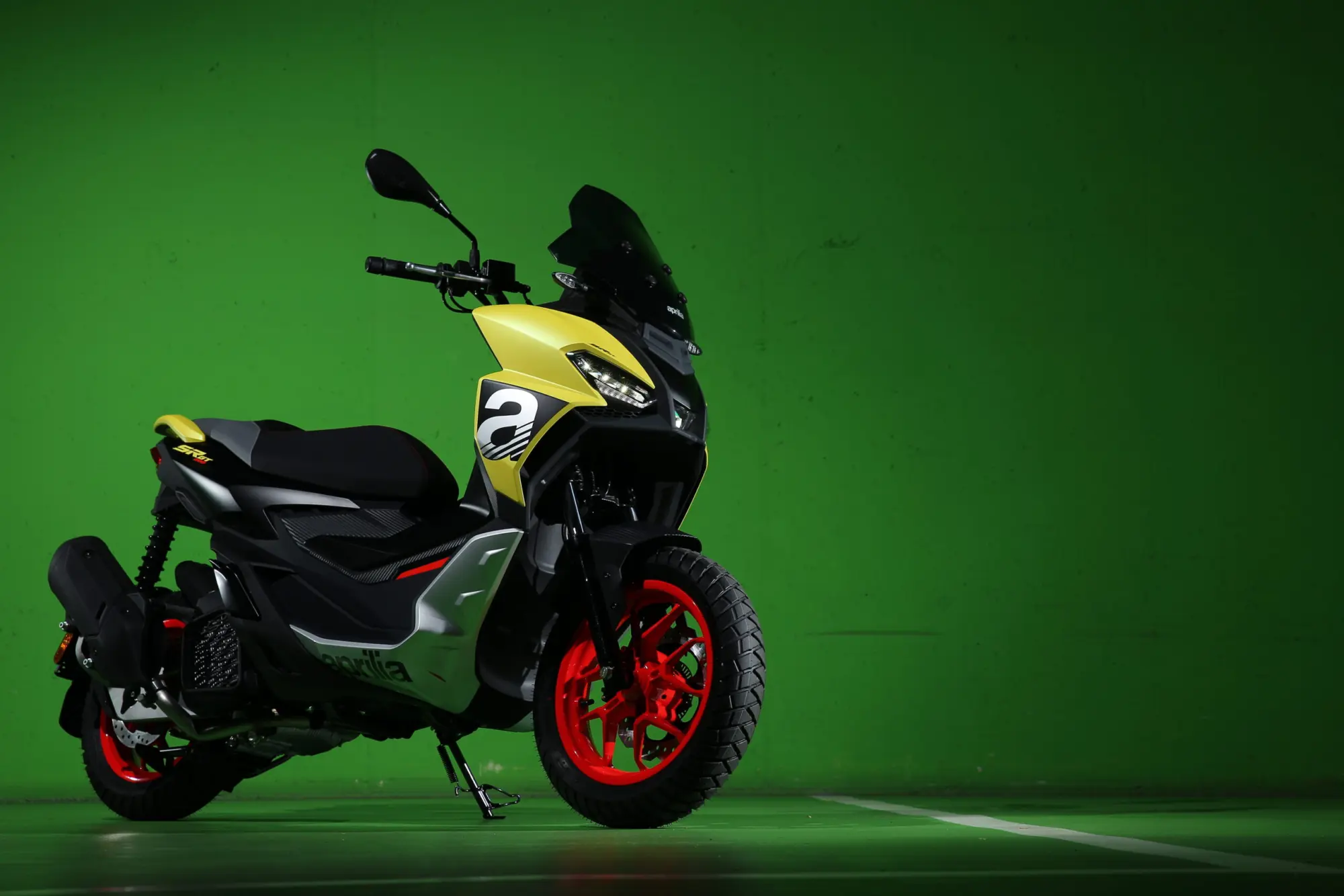 Aprilia SR GT: debutta ad EICMA il primo scooter “urban adventure” di Aprilia
