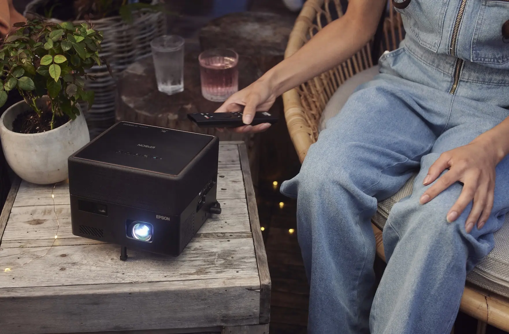 Videoproiettore Epson EF-12: piccole dimensioni, grandi prestazioni