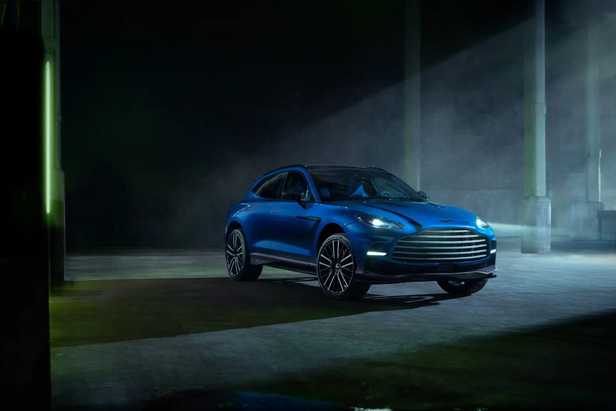 Aston Martin DBX707: il SUV di lusso più potente al mondo