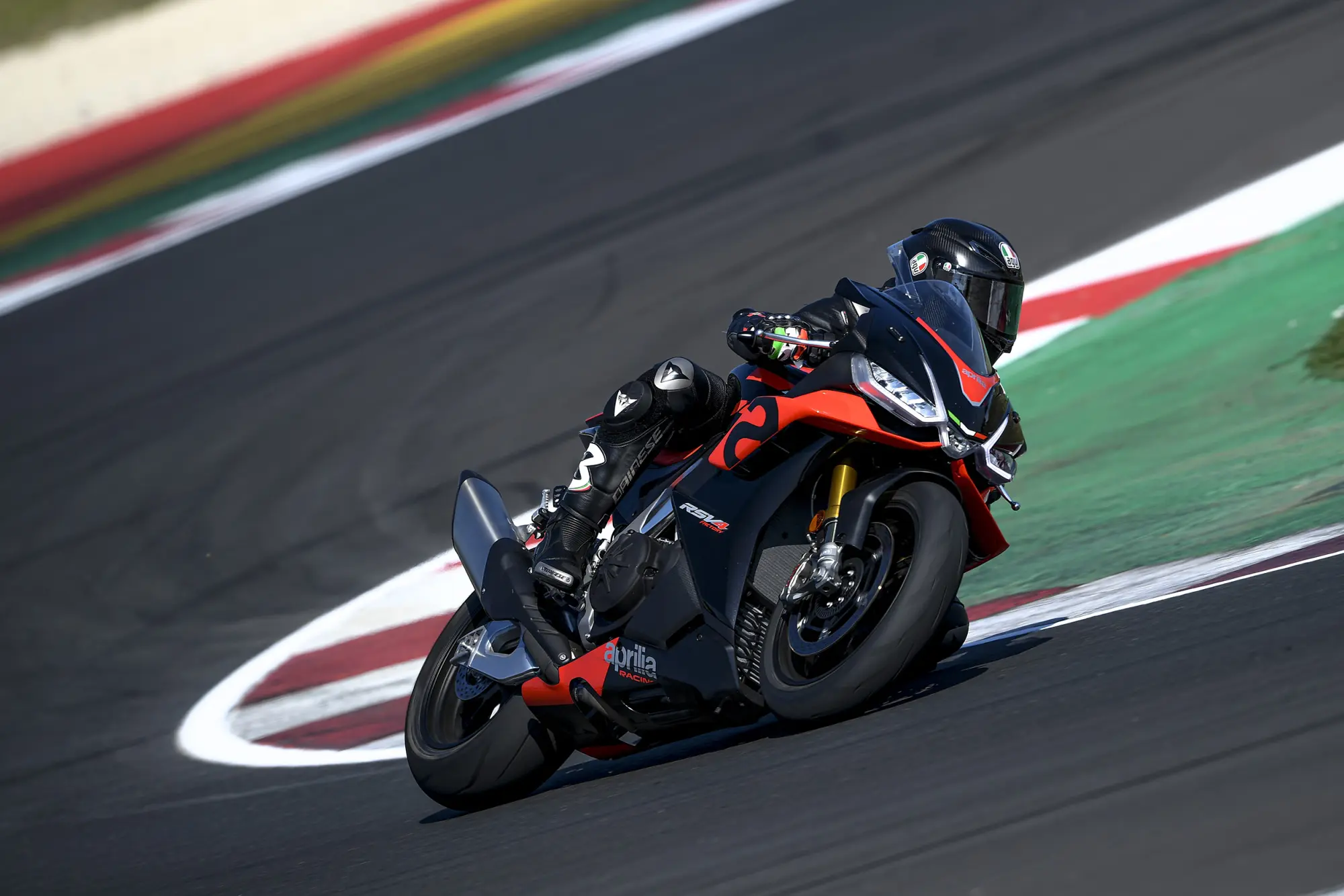Aprilia Pro Experience: in pista a Misano con i campioni del motociclismo