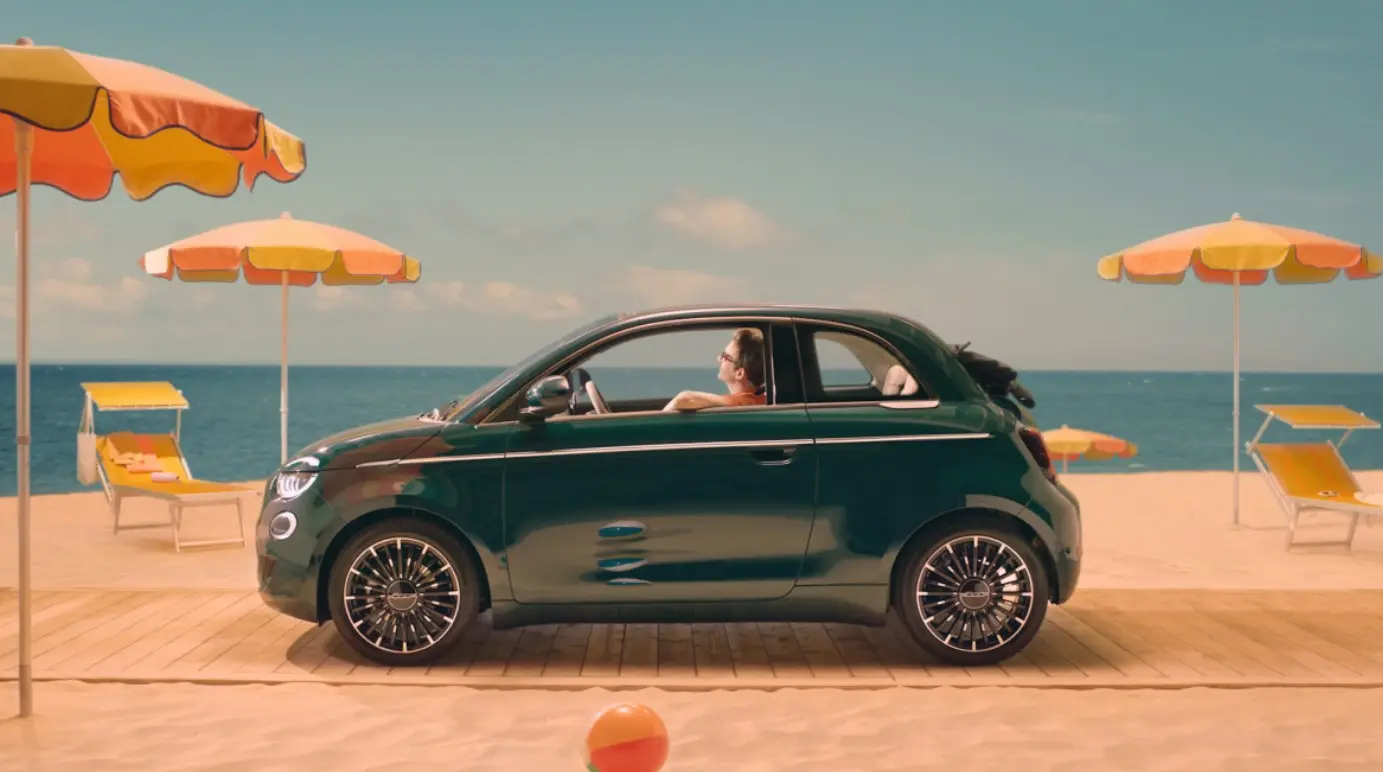 Nuova 500 celebra la bellezza italiana con l’inedita campagna “DOLCE VITA BY DESIGN”