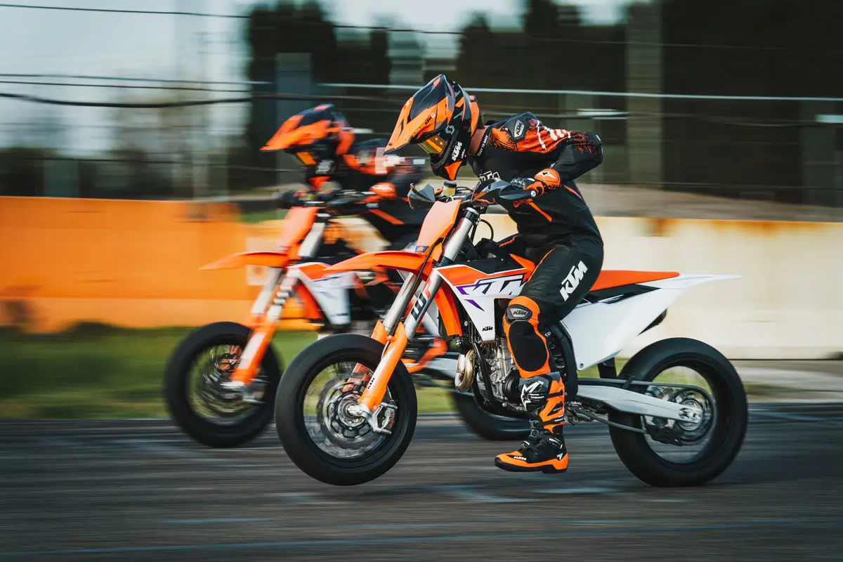 KTM: ecco la "450 SMR 2023"