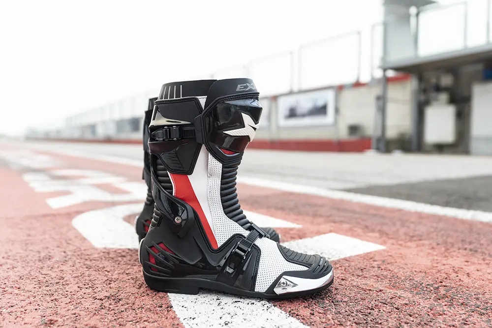 EXUSTAR presenta i nuovi accessori moto a EICMA 2022