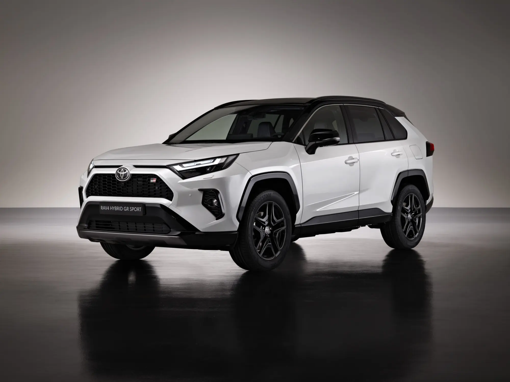 Toyota presenta il nuovo RAV4 GR Sport