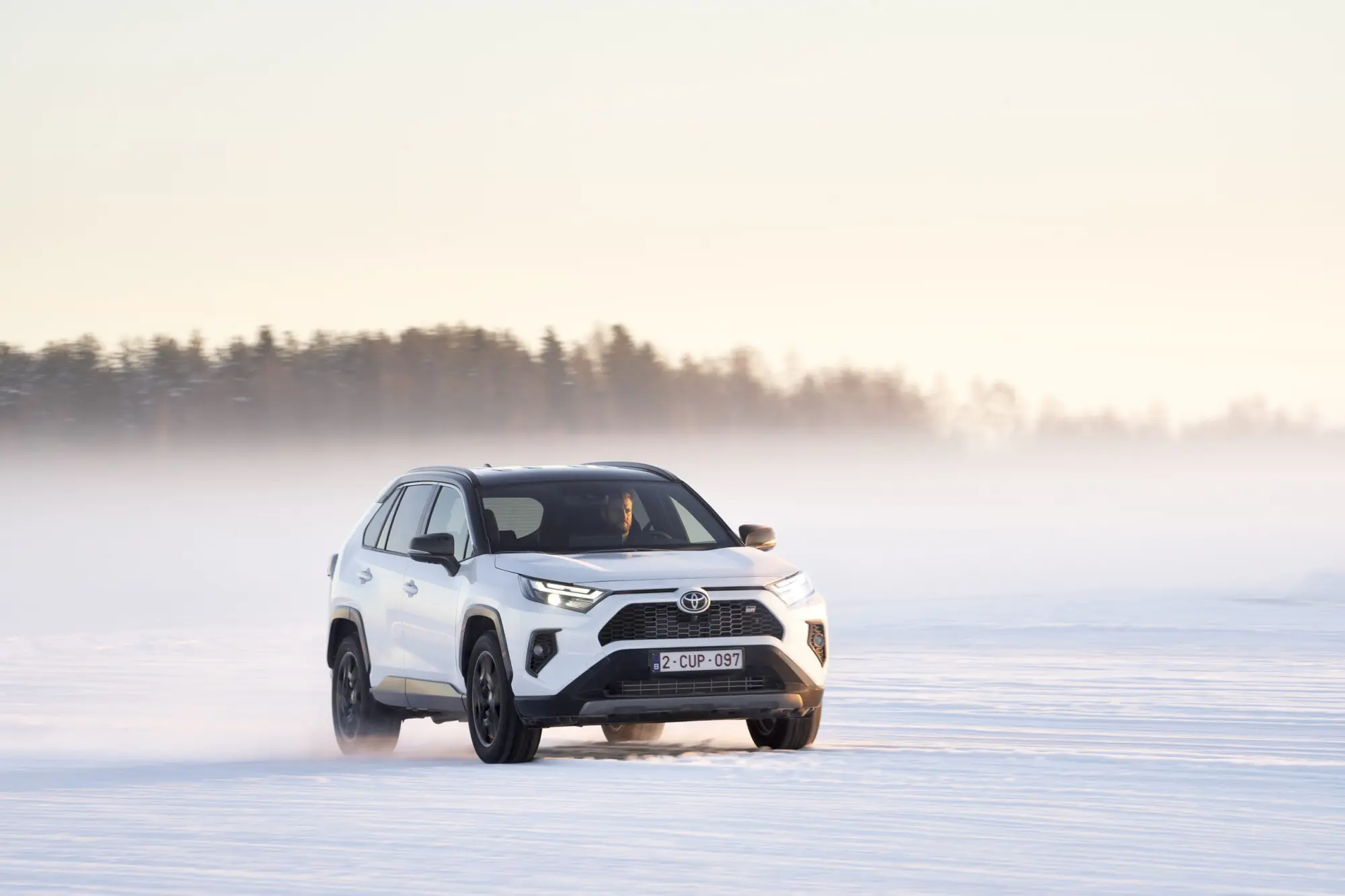 Toyota RAV4 GR Sport: SUV ibrido dal look sportivo