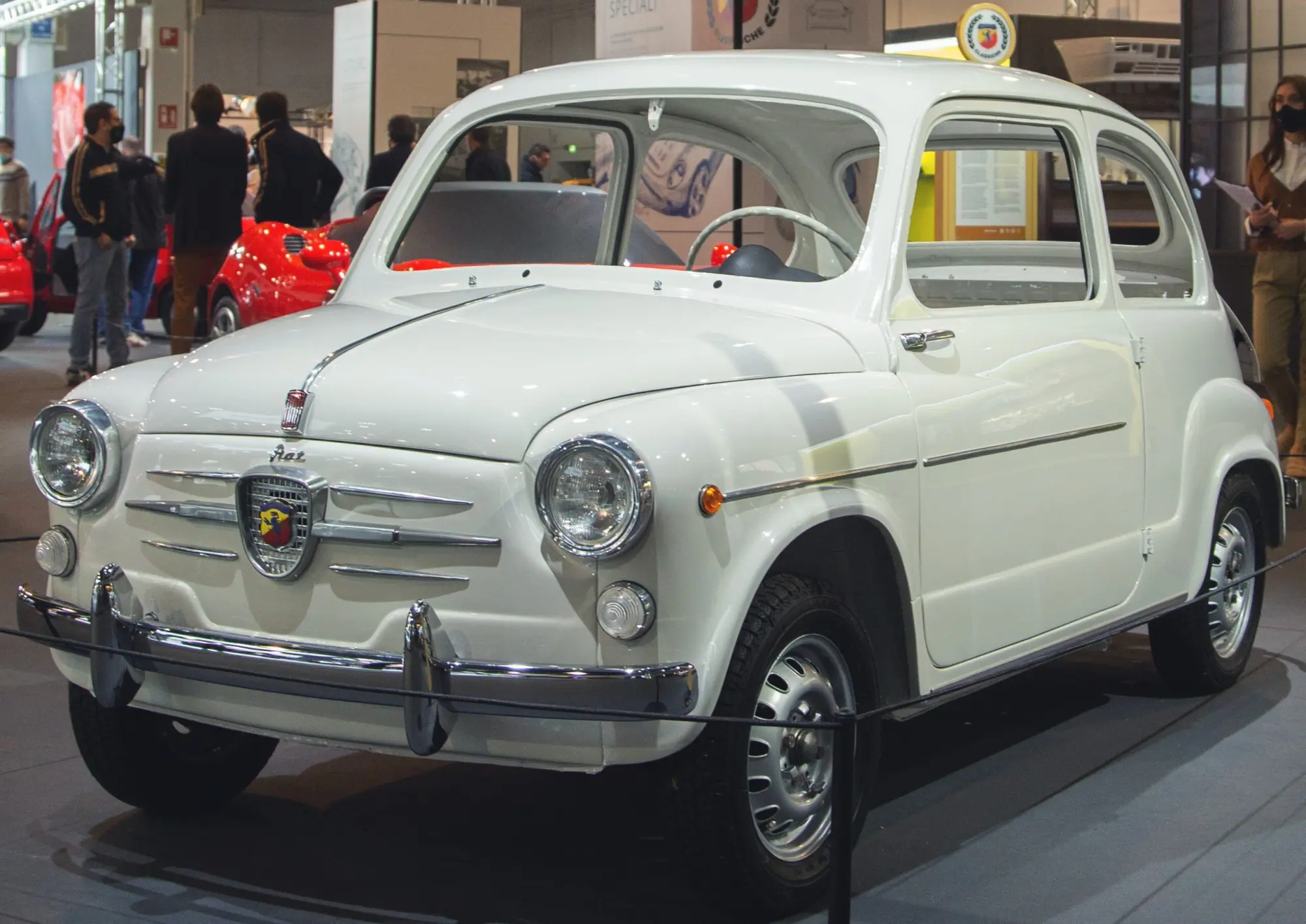 Fiat-Abarth: la 850 TC in mostra al Salone Rétromobile di Parigi