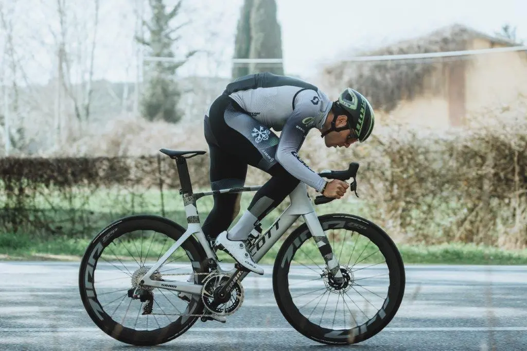 Pirelli P ZERO Race TLR: il copertoncino tubeless da strada più veloce e performante