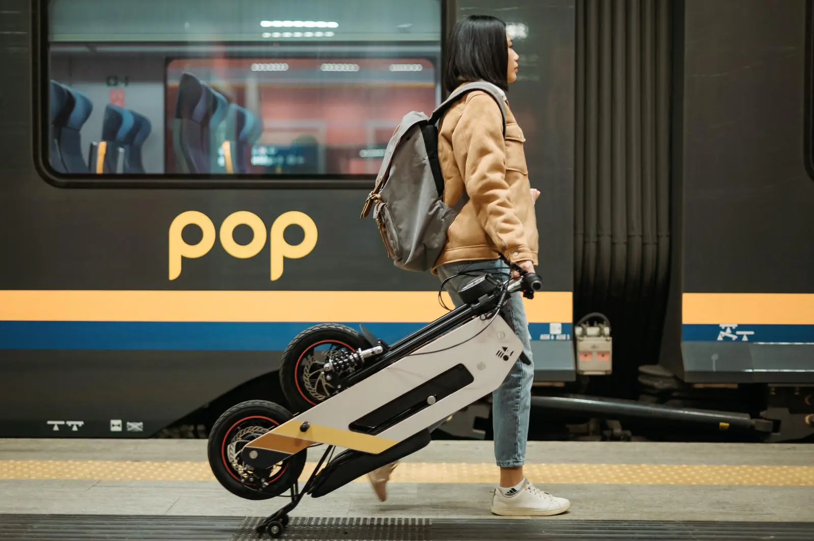 Arriva TOM: il ciclomotore “trolley” trasportabile di Reinova e ToMove