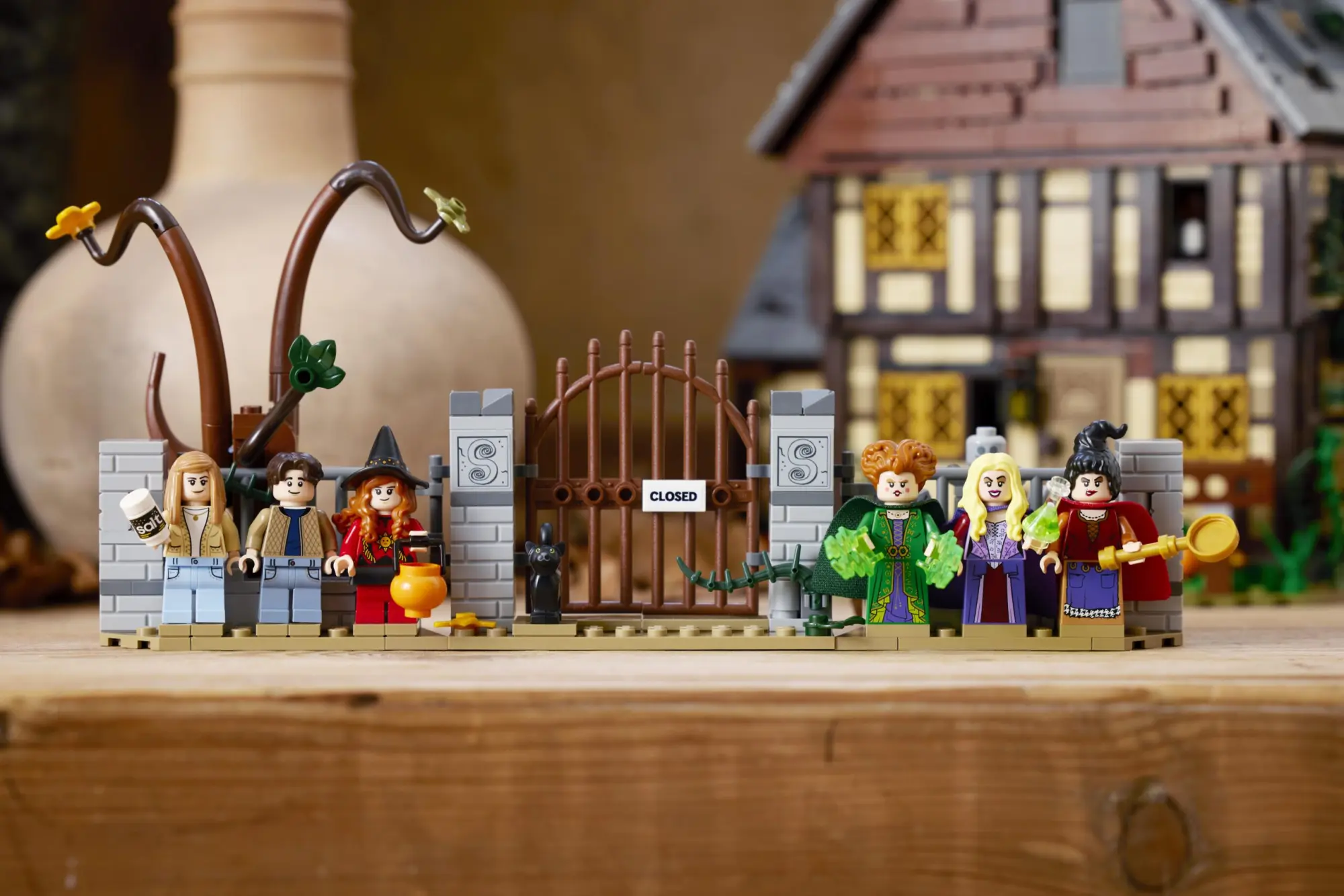 Il Cottage delle Sorelle Sanderson LEGO: un set incantato per i fan di Hocus Pocus