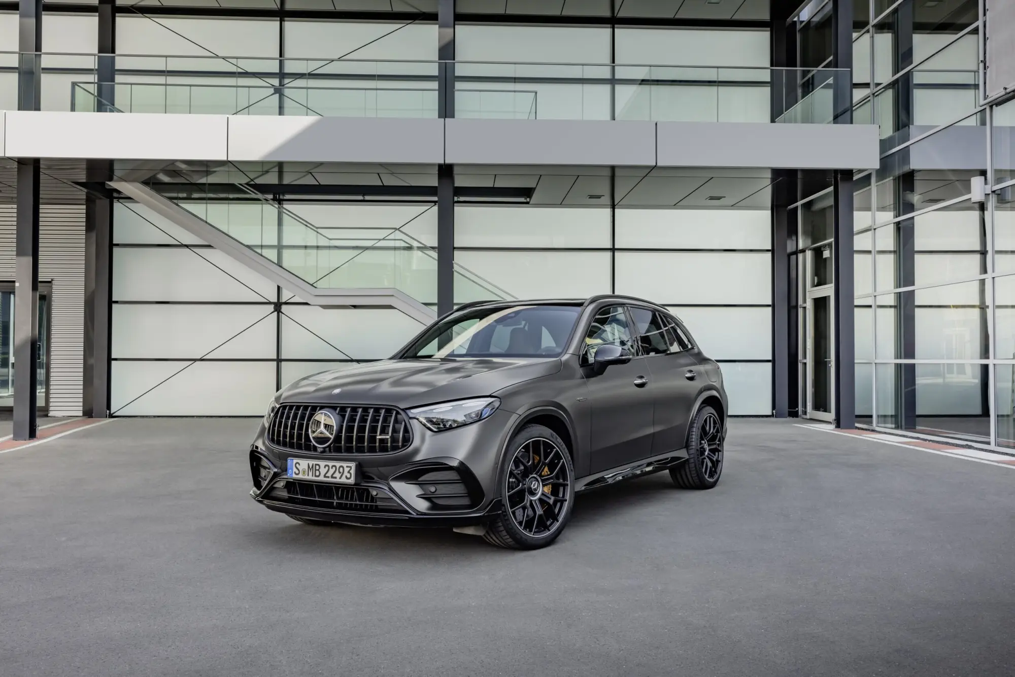 Nuova Mercedes-AMG GLC: due varianti high-performance
